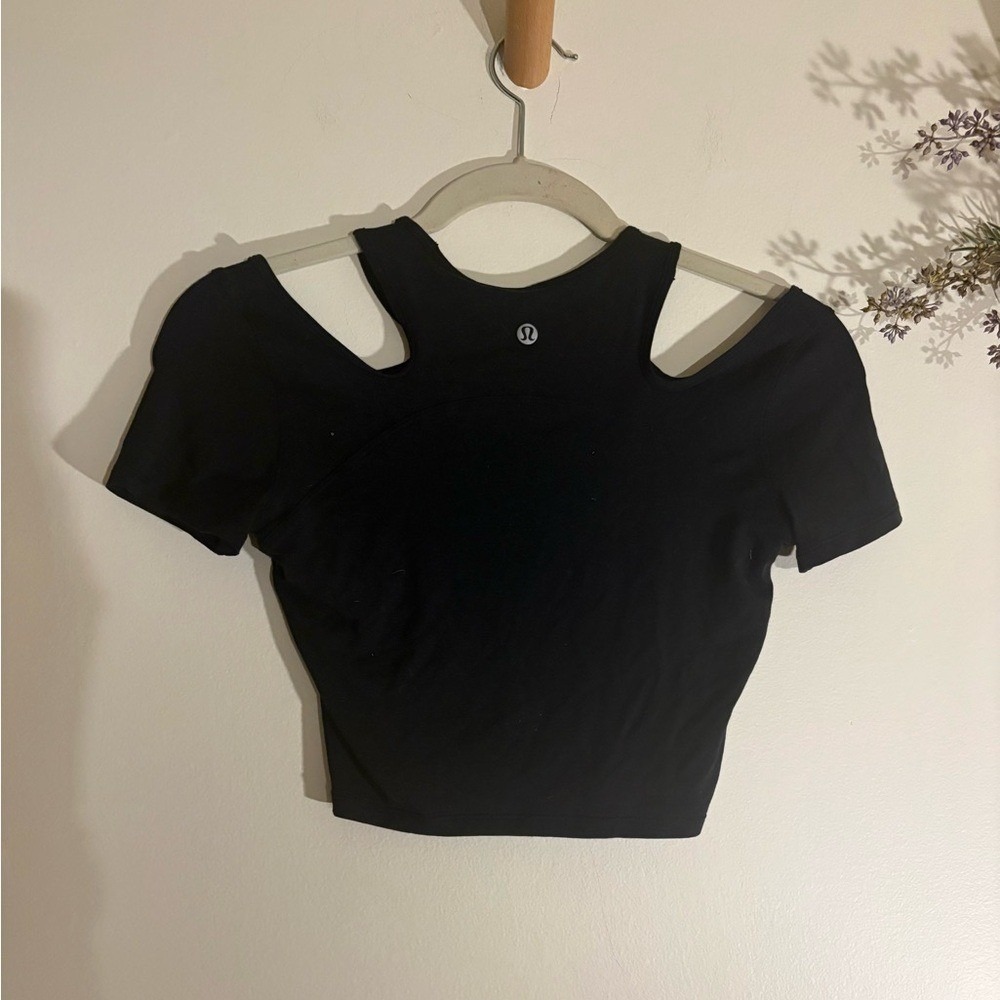 lululemon athletica Black Cut-Out Crop Top- 2. (SMALL)